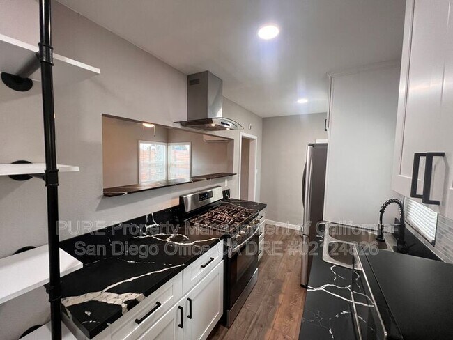 593 Casselman St Chula Vista, CA 91910 photo 4