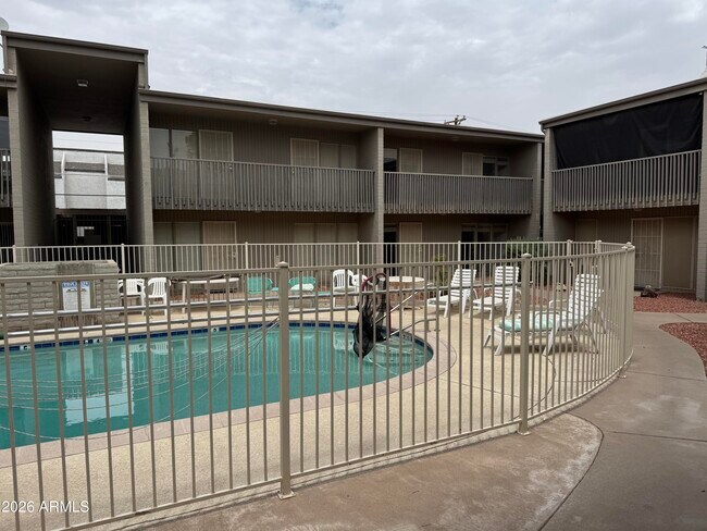 1816 W Tuckey Ln Phoenix, AZ 85015
