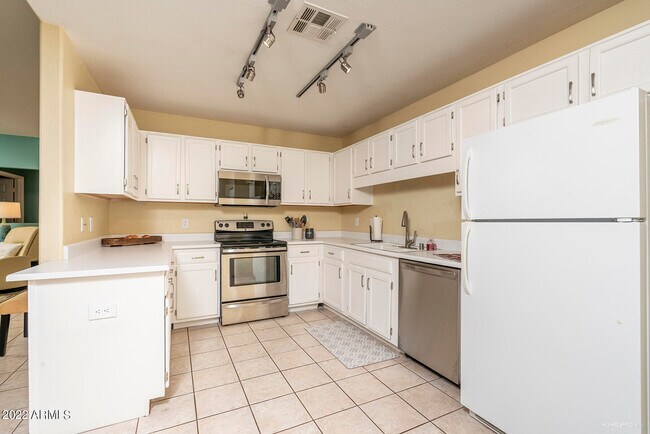 15050 N Thompson Peak Pkwy Scottsdale, AZ 85260 photo 5