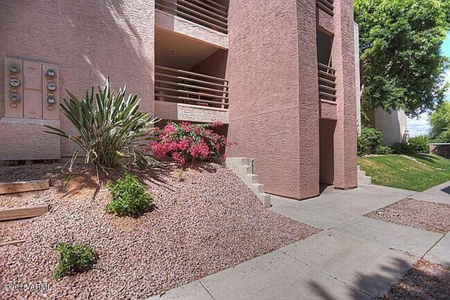 1340 N Recker Rd Mesa, AZ 85205 photo 2