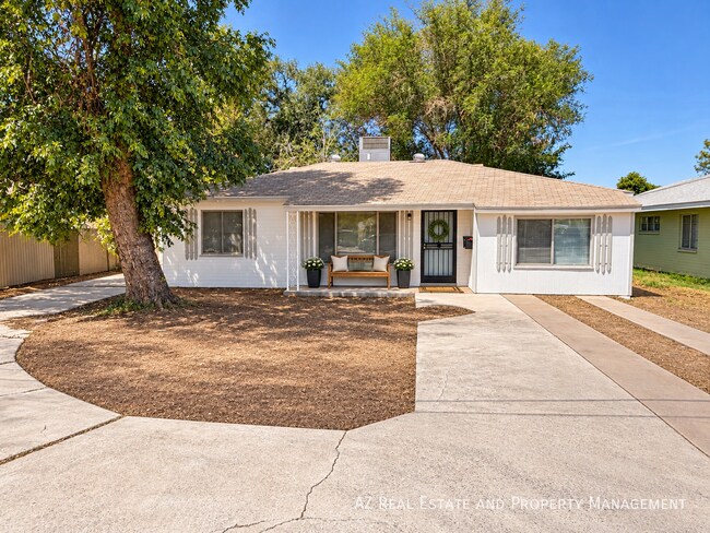 Spacious 5-bedroom Home With 2 Baths – Plenty Of Room To Live & Entertain