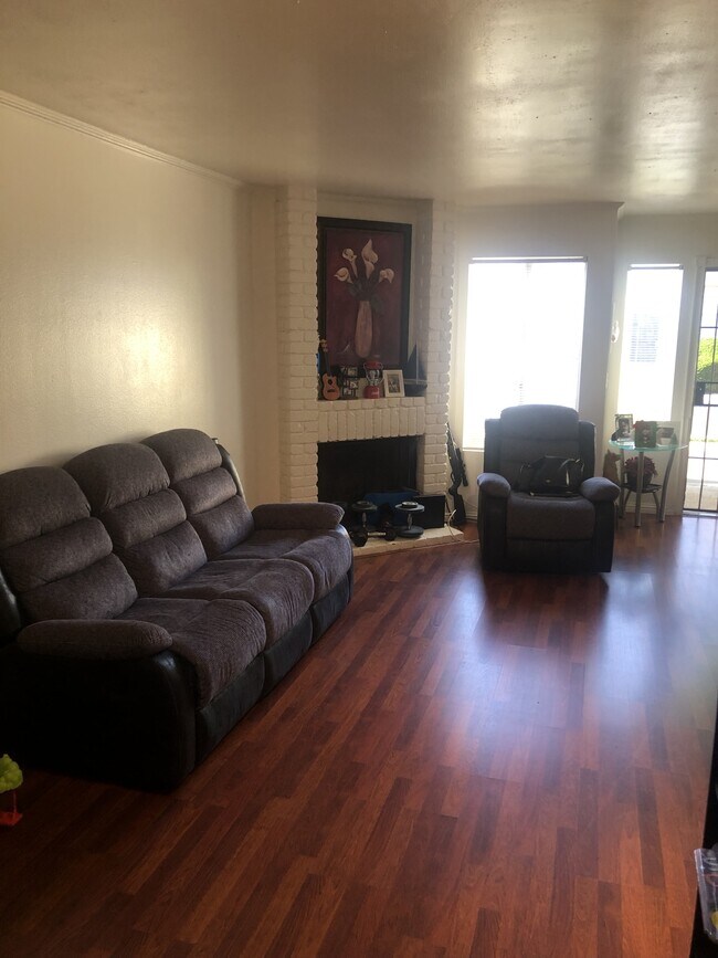 243 Espanas Glen Escondido, CA 92026 photo 4