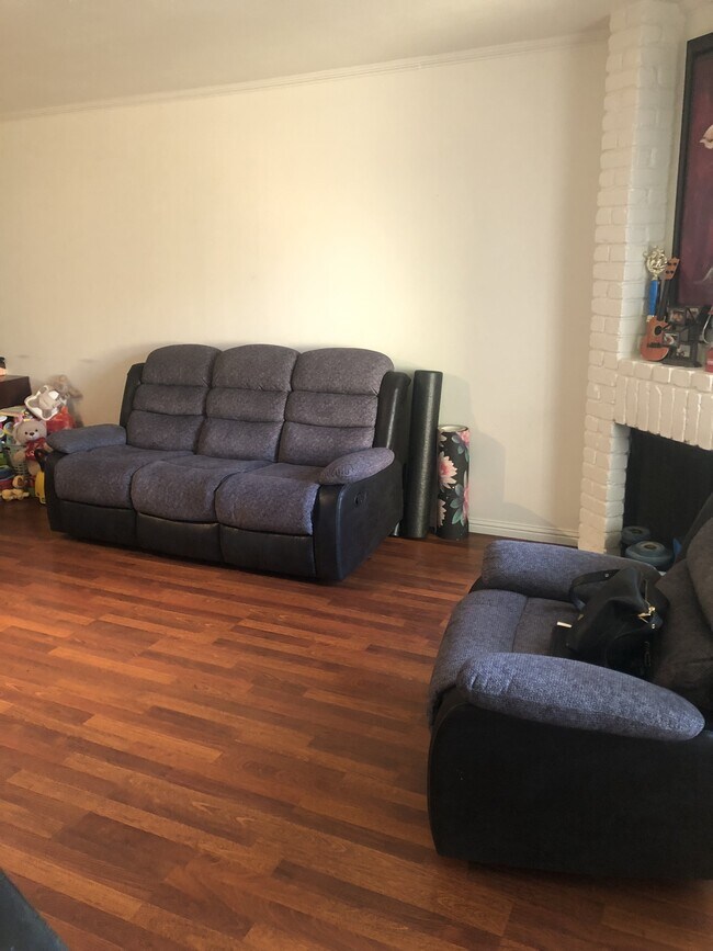 243 Espanas Glen Escondido, CA 92026 photo 2