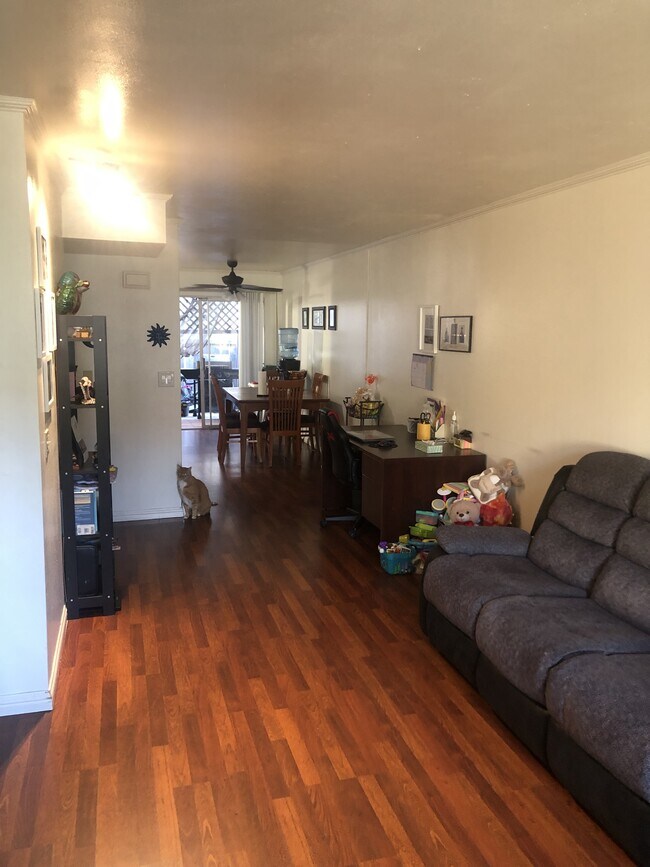 243 Espanas Glen Escondido, CA 92026 photo 3