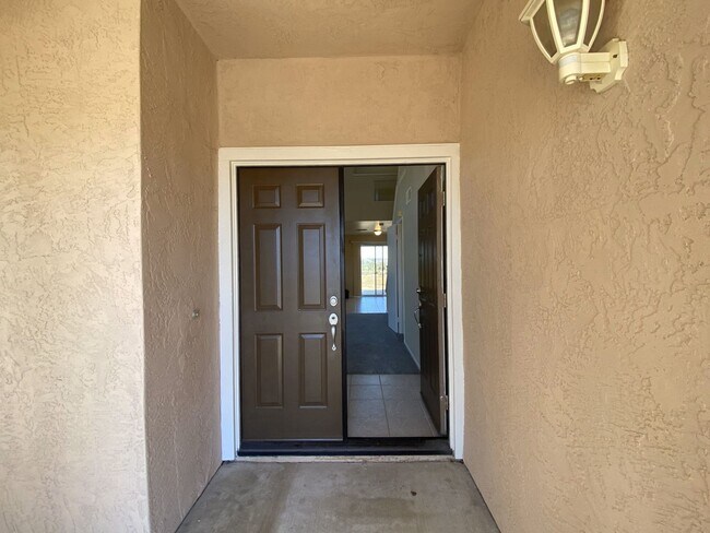 3364 Hollowtree Dr Oceanside, CA 92058 photo 2