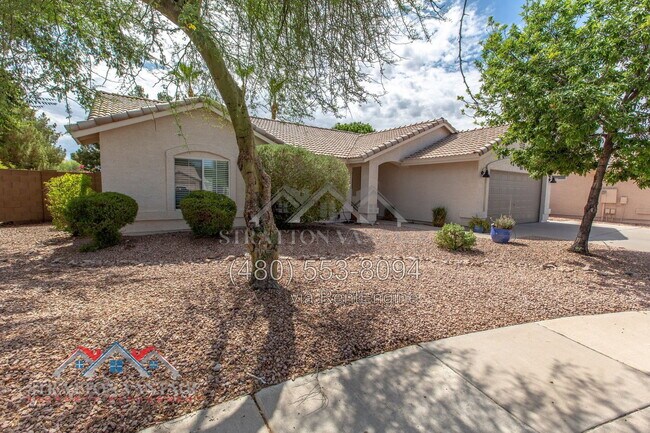 1121 S Crossbow Pl Chandler, AZ 85286 photo 3