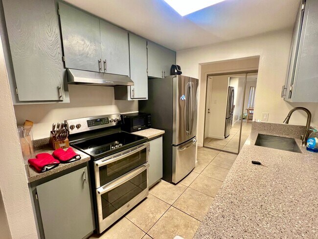66 Fairmount Ave Oakland, CA 94611 photo 4
