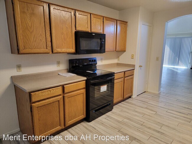6710 N 86th Ln Glendale, AZ 85305 photo 3