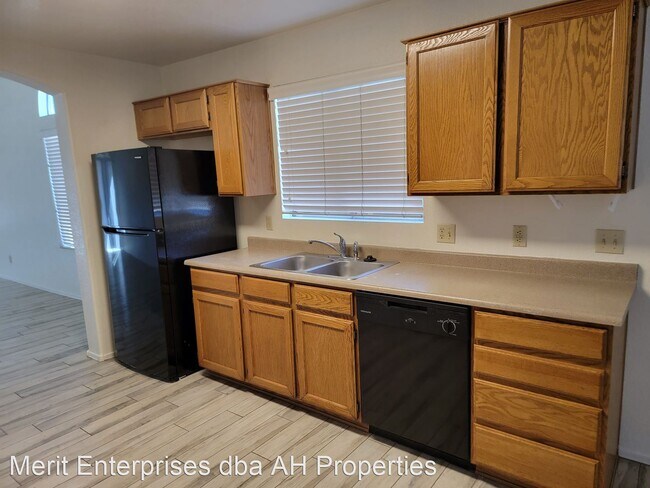 6710 N 86th Ln Glendale, AZ 85305 photo 4