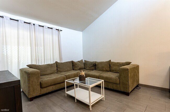 406 E Washington Ave Gilbert, AZ 85234 photo 5