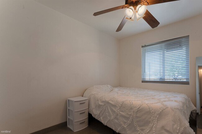 406 E Washington Ave Gilbert, AZ 85234 photo 4