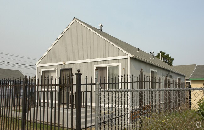 1079 72nd Ave photo 5
