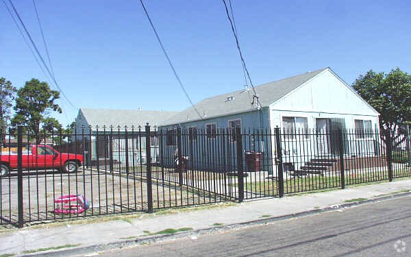 1079 72nd Ave photo 3