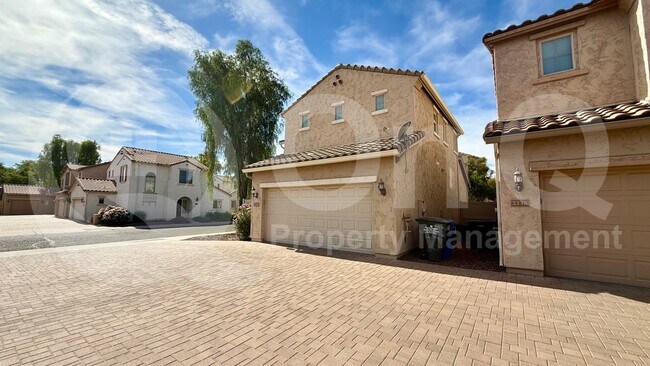 2140 W Monte Cristo Ave Phoenix, AZ 85023 photo 2