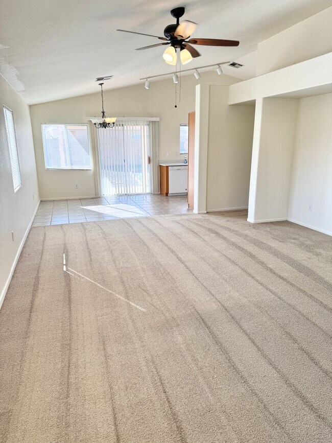 10216 N 93rd Dr Peoria, AZ 85345 photo 4