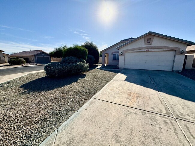 10216 N 93rd Dr Peoria, AZ 85345 photo 3
