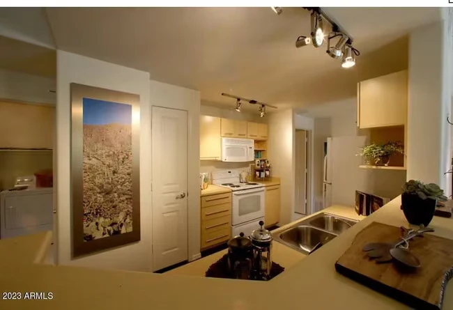 28575 N Black Cyn Hwy Phoenix, AZ 85085 photo 3