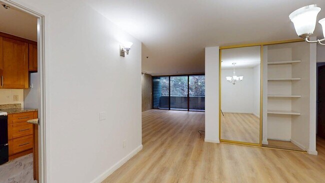 555 Pierce St Albany, CA 94706 photo 2