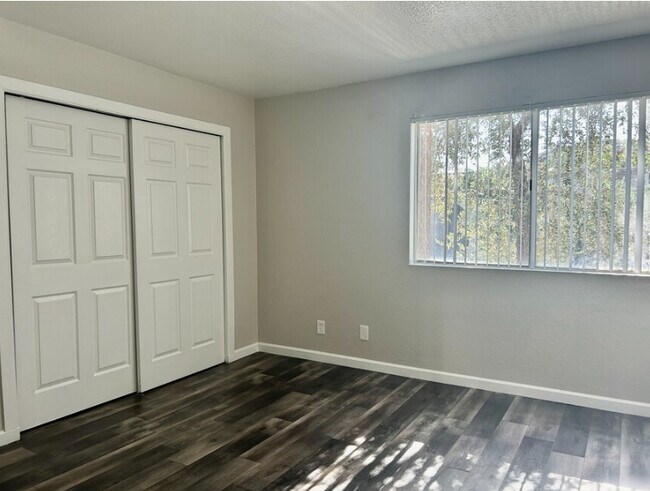 1553 W Mercer Ln Phoenix, AZ 85029 photo 4