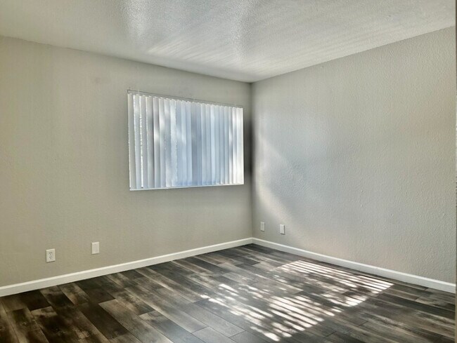 1553 W Mercer Ln Phoenix, AZ 85029 photo 3