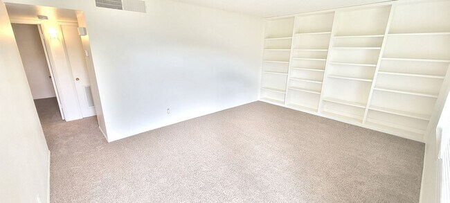 330 N Comanche Dr Chandler, AZ 85224 photo 4