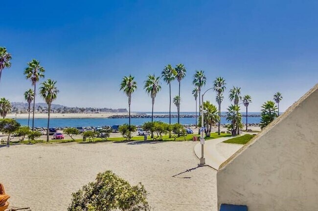 2645 Ocean Front Walk San Diego, CA 92109 photo 2