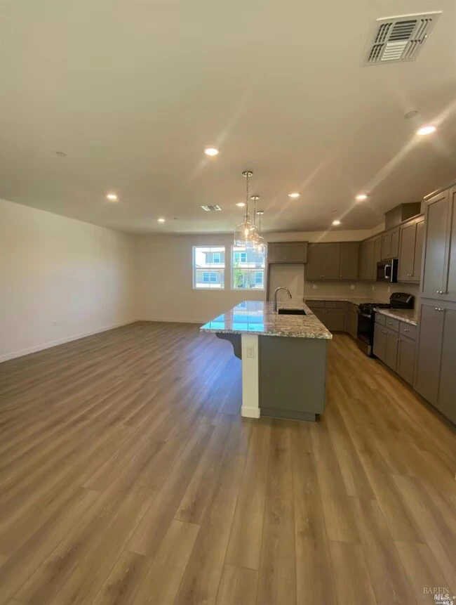 2408 Lake Club Dr Fairfield, CA 94533 photo 2