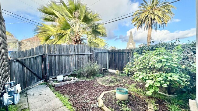 225 Nicholl Ave Richmond, CA 94801 photo 4