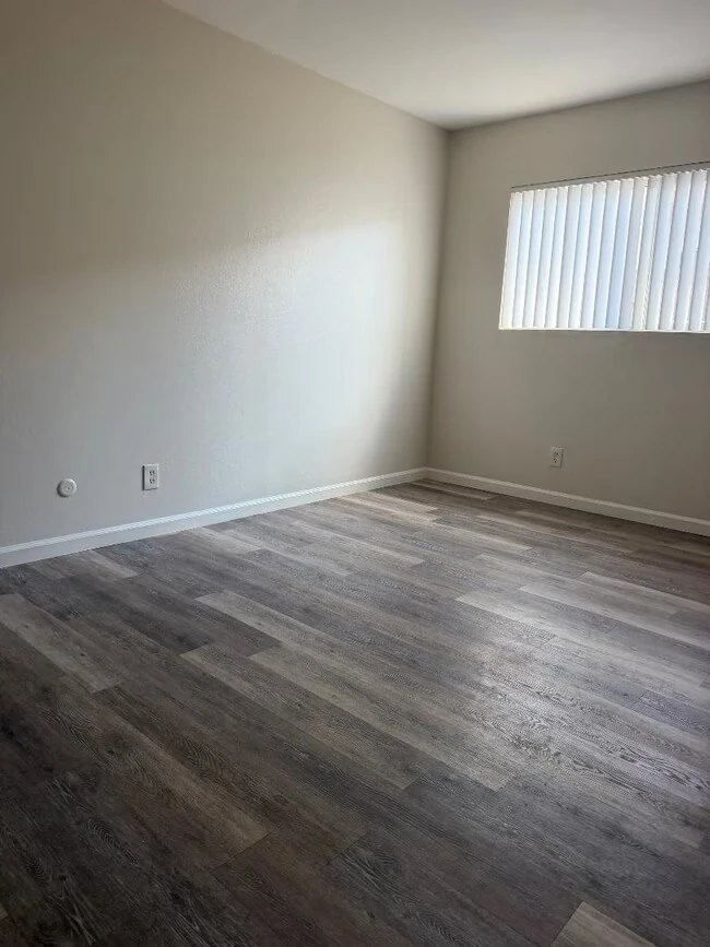 739 Florida St Imperial Beach, CA 91932 photo 3