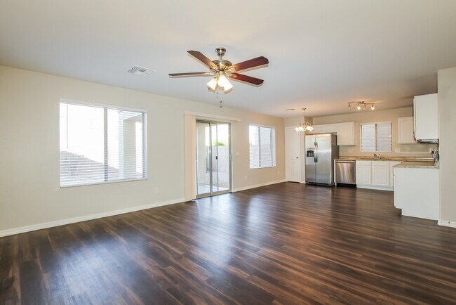 12916 W Lawrence Ct Glendale, AZ 85307 photo 5