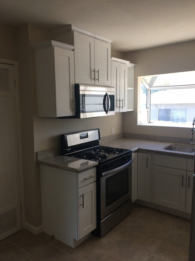 548 West St photo 5