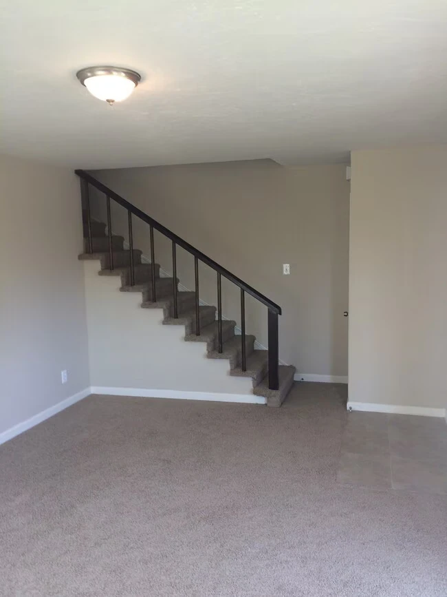 548 West St