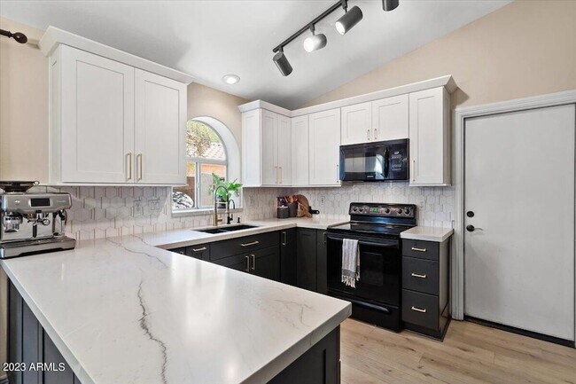 1891 W Longhorn Dr photo 4
