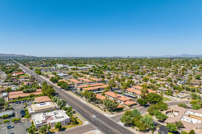 La Tierra Apartments photo 4