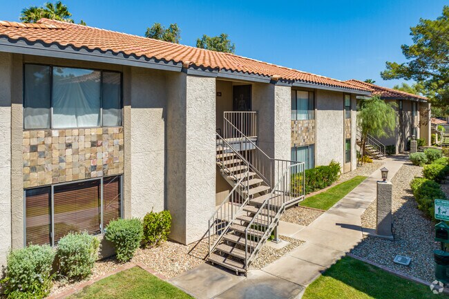 La Tierra Apartments photo 2