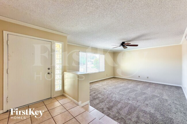 813 E Todd Dr Tempe, AZ 85283 photo 2