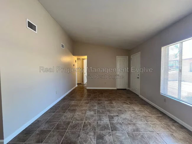 18211 N 40th Pl Phoenix, AZ 85032 photo 4
