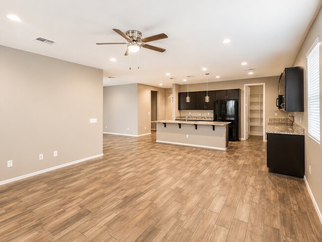 18440 W Kendall St Goodyear, AZ 85338 photo 3