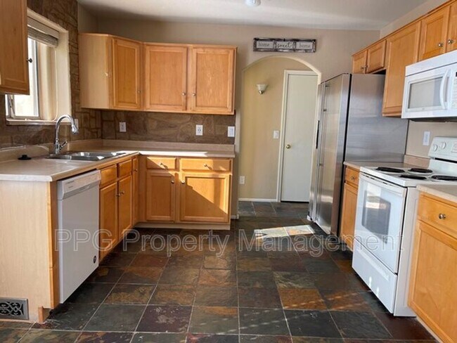 16521 W Moreland St Goodyear, AZ 85338 photo 4