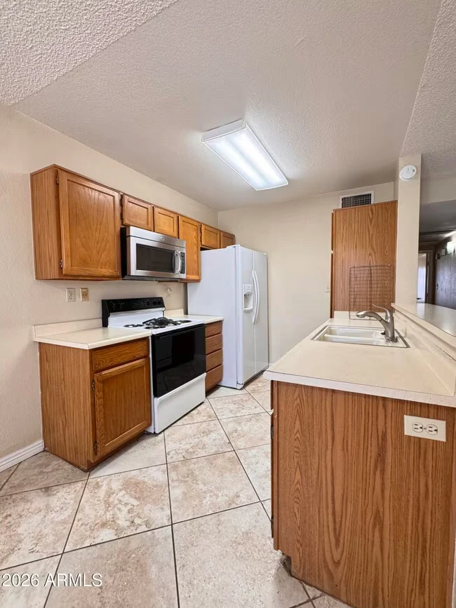 2910 W Marconi Ave Phoenix, AZ 85053 photo 5