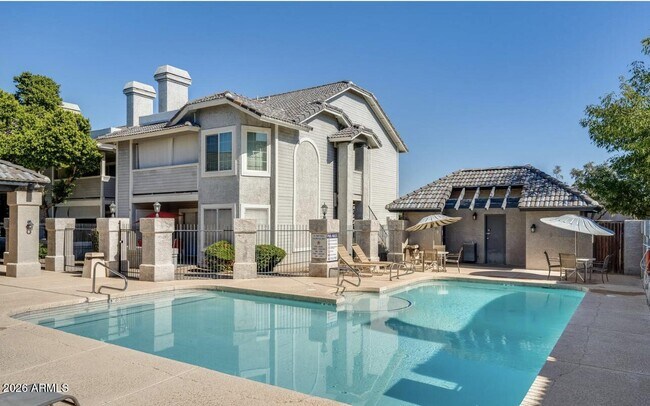 2910 W Marconi Ave Phoenix, AZ 85053 photo 2