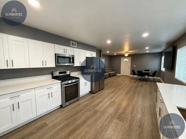315 Lado De Loma Dr Vista, CA 92083 photo 2