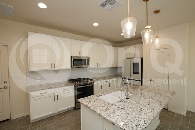 5842 W Encinas Ln Phoenix, AZ 85043 photo 2