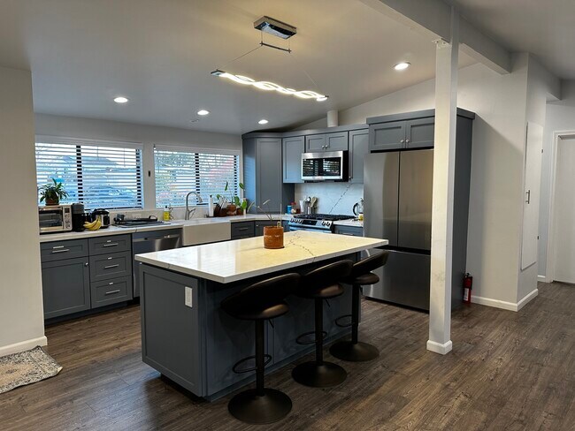 4558 Bannock Ave San Diego, CA 92117