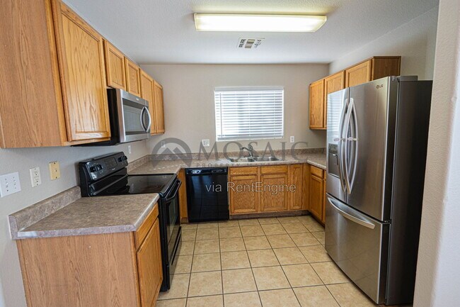 1158 E Silversmith Trail San Tan Valley, AZ 85143 photo 3