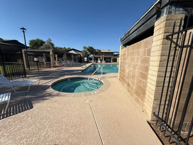 286 W Palomino Dr Chandler, AZ 85225 photo 2