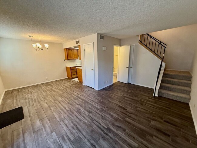 286 W Palomino Dr Chandler, AZ 85225 photo 4