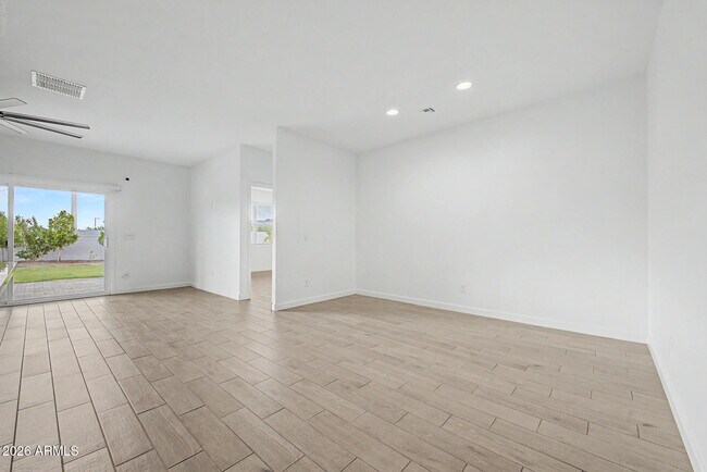 2058 S 241st Ave Buckeye, AZ 85326 photo 4