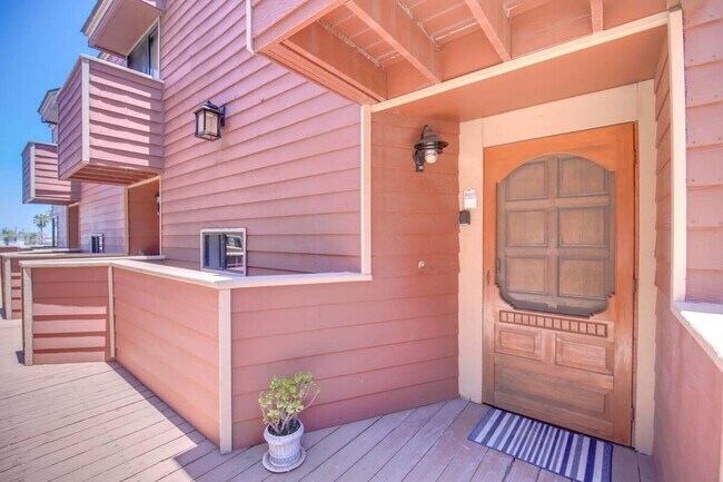 733 Seacoast Dr Imperial Beach, CA 91932 photo 4