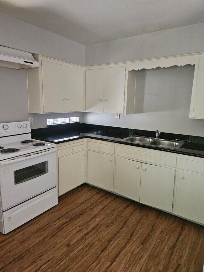 2718 E Glenrosa Ave Phoenix, AZ 85016 photo 5